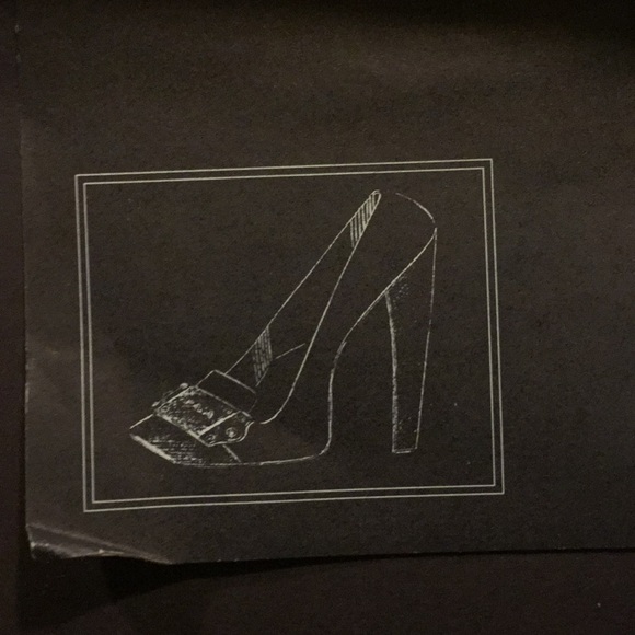 AUTHENTIC PRADA SHOE -PATENT LEATHER WHITE £ BLACK - Picture 7 of 8